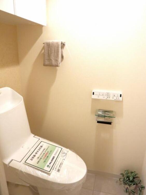 トイレ ウォシュレット付き清潔感の溢れるトイレです。落ち着いた空間で安らぎのひとときをお過ごし頂けます。