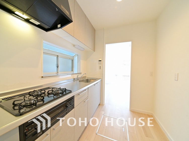 キッチン リビングから見えにくい設計のキッチンで、集中してお料理もできますね