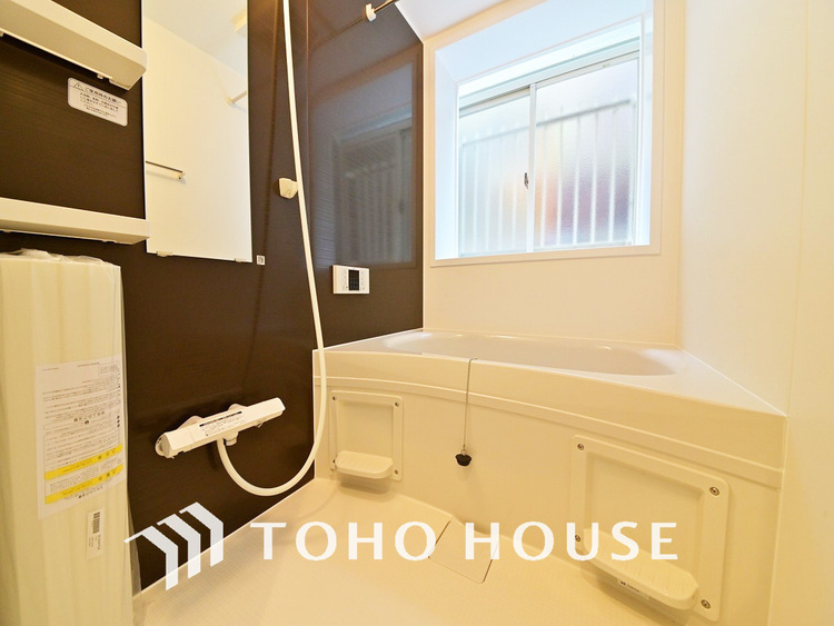 風呂 一日の疲れを癒すバスルームは、心地よいリラックスを叶える清潔感溢れる空間