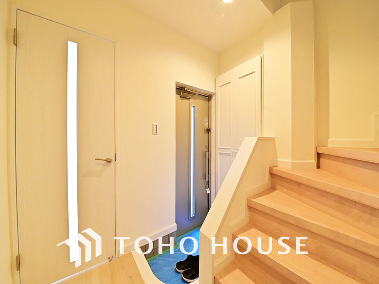 玄関 優しい雰囲気の玄関、家族の帰りを暖かく迎えてくれます