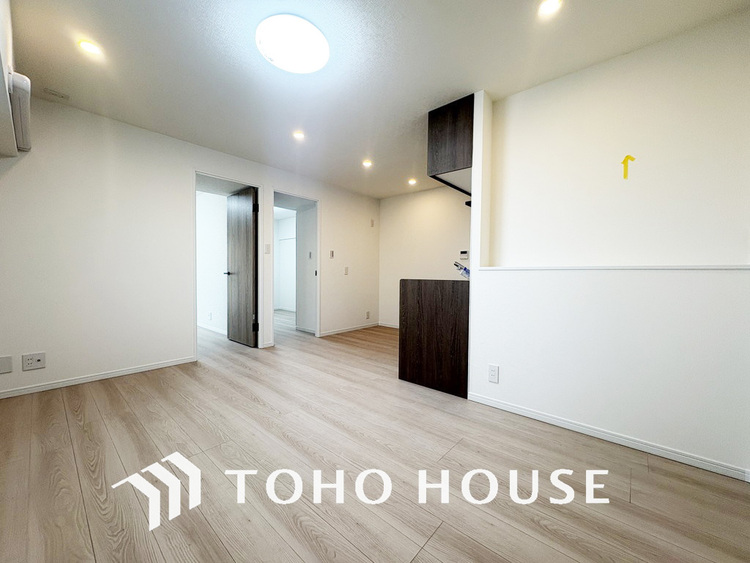 内装 シンプルですっきりとしたリビングは飽きのこない居心地の良い雰囲気です