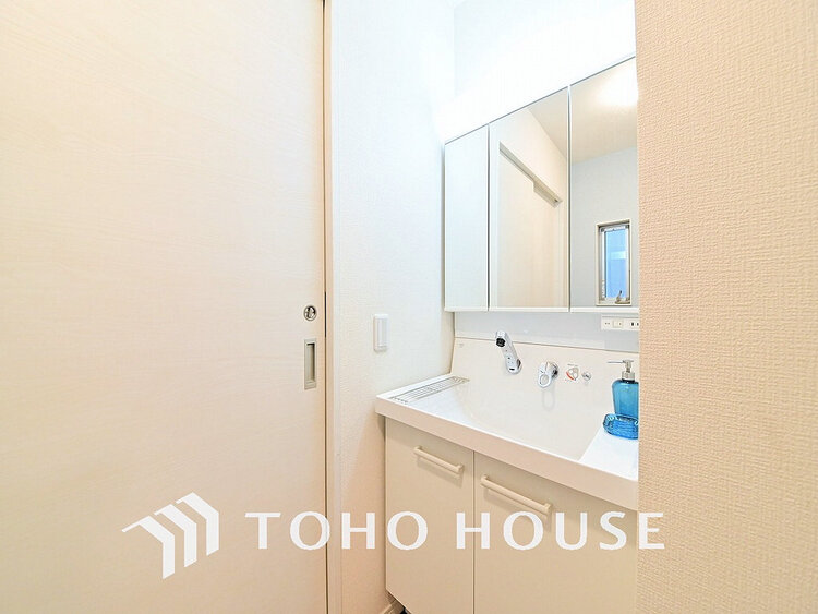 洗面 清潔感のある洗面室で朝の身支度を