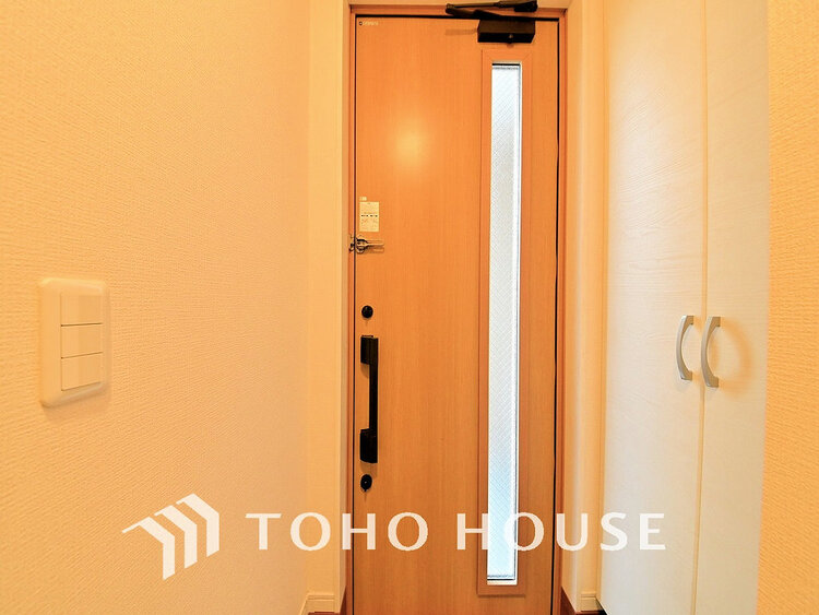 玄関 落ち着いた雰囲気の玄関、家族の帰りを暖かく迎えてくれます