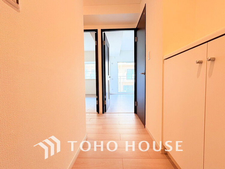 玄関 落ち着いた雰囲気の玄関、家族の帰りを暖かく迎えてくれます