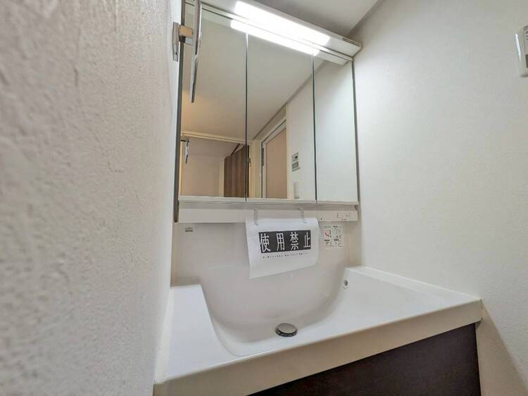 その他 清潔感を感じられる洗面化粧台。