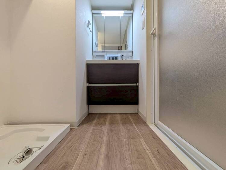 その他 十分な広さの脱衣所。