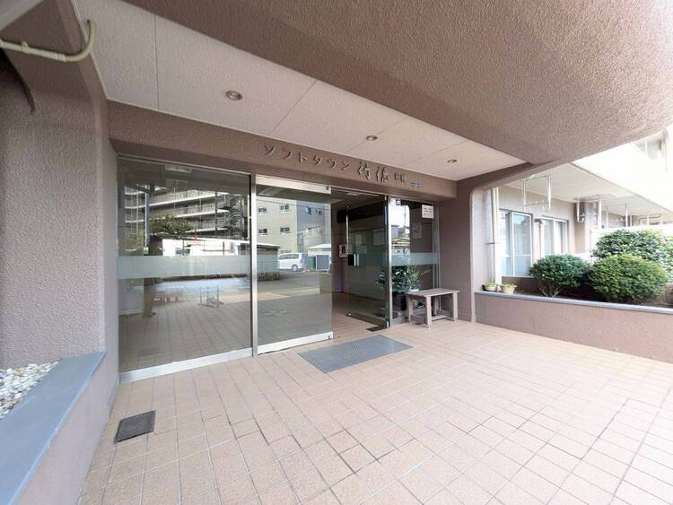 その他 上質感漂う玄関アプローチです。