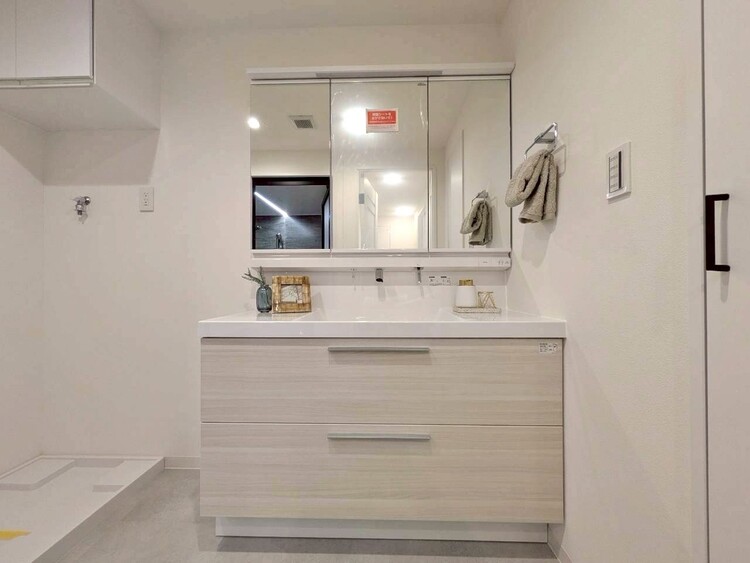 その他 清潔感を感じられる洗面化粧台。