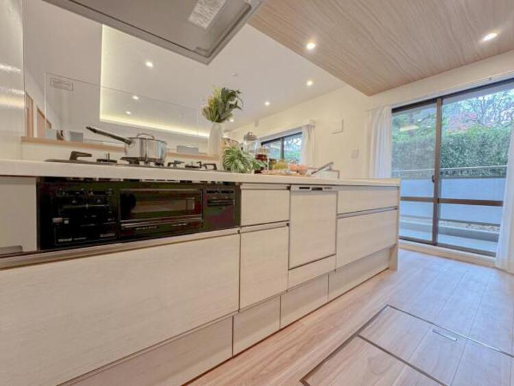 キッチン 【キッチン】リビングダイニングが見渡せるカウンターキッチン！　お料理をする人も開放感が心地いいです。 