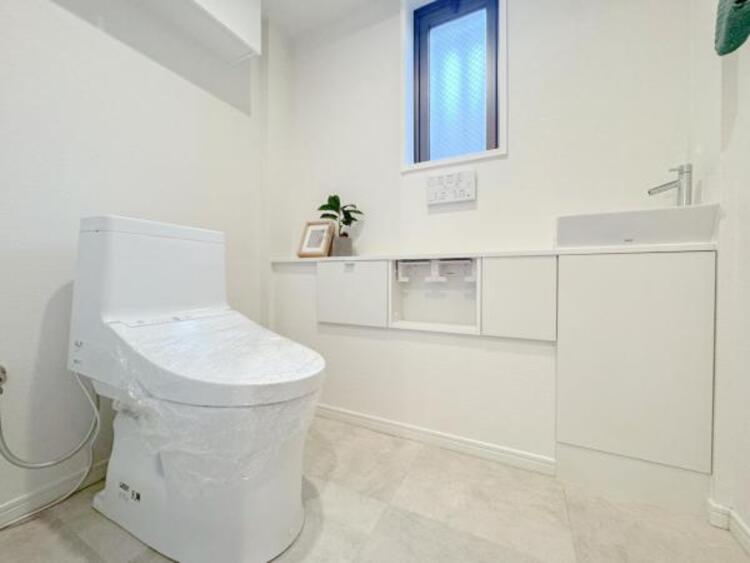 トイレ 【トイレ】ウォシュレット、保温機能付き便座など充実の設備です　お掃除がしやすくストレスフリー！！ 