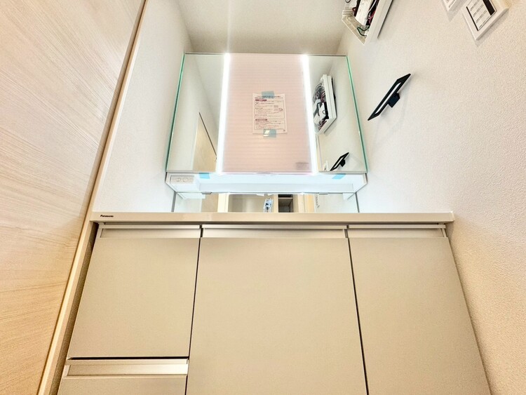 洗面 何かと物が増える場所だからこそ、スッキリと見映えの良い空間に。