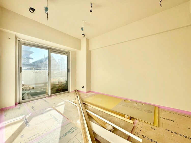 寝室 ベッドも十分に設置するスペースがあります。