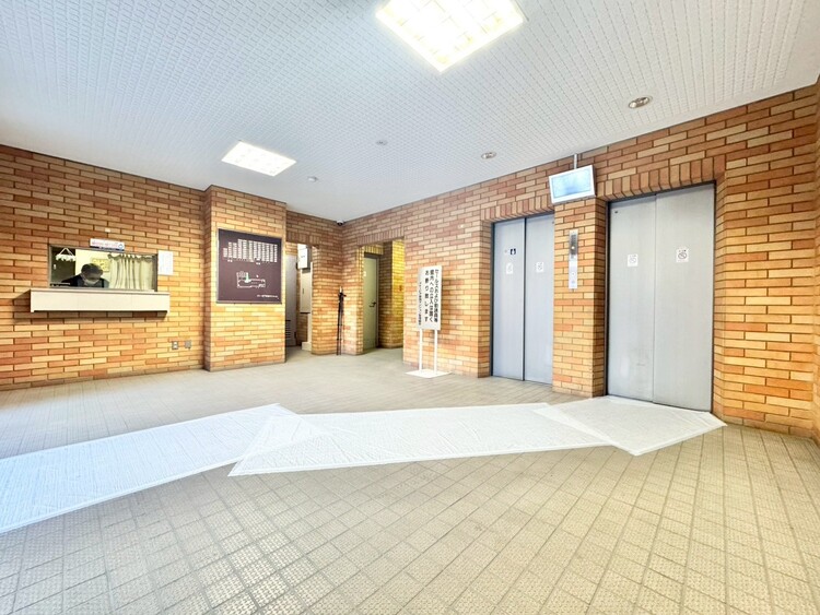 エントランス エントランス内部は、管理が行き届き清潔な共有スペースとなっています。