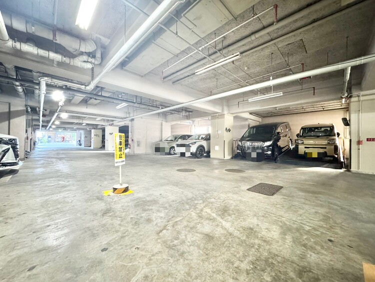 駐車場 本物件の駐車スペースです。車種制限のある場合もございますので、お気軽にお問い合わせくださいませ。