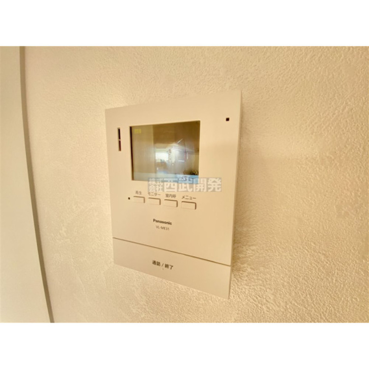 設備 大きなモニターが付いたインターホンで外来者とお話できます