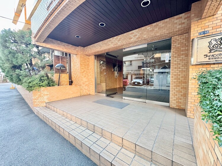 その他 上質感漂う玄関アプローチです。