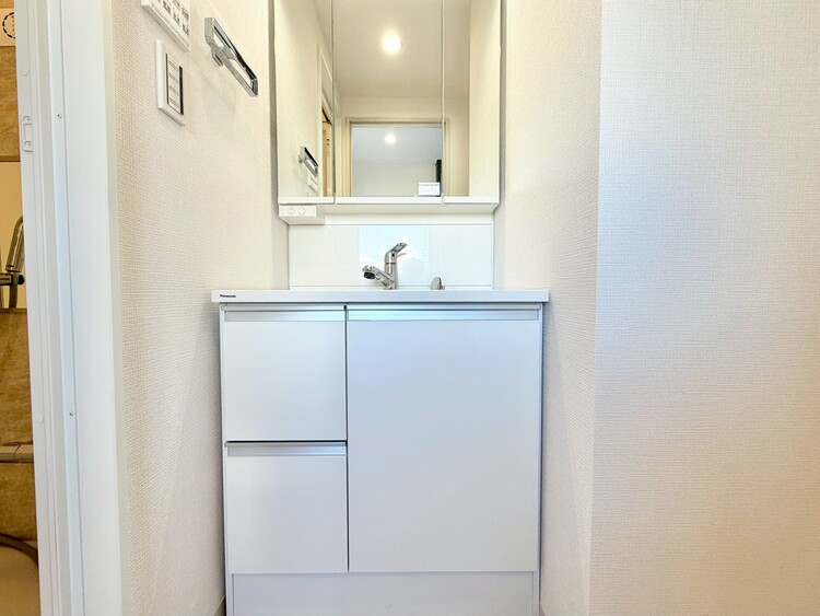 その他 清潔感を感じられる洗面化粧台。