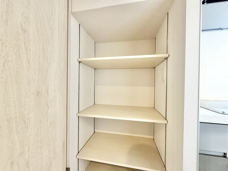 その他 収納スペースが付いていて、お部屋を広く使っていただけます。
