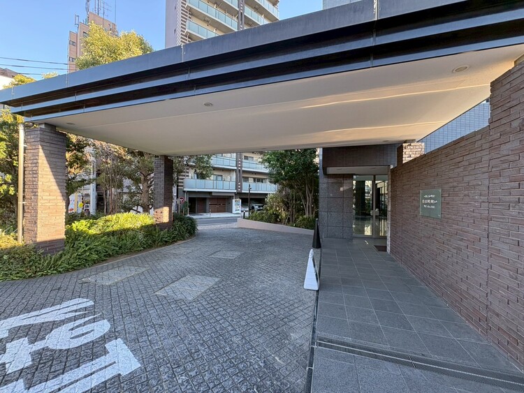 その他 上質感漂う玄関アプローチです。