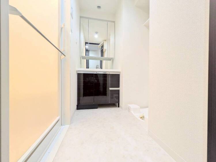 その他 十分な広さの脱衣所。