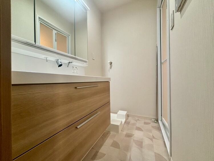 その他 十分な広さの脱衣所。