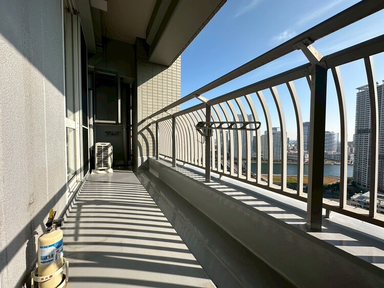 バルコニー 暮らしの中で、光と風を演出してくれるバルコニー。