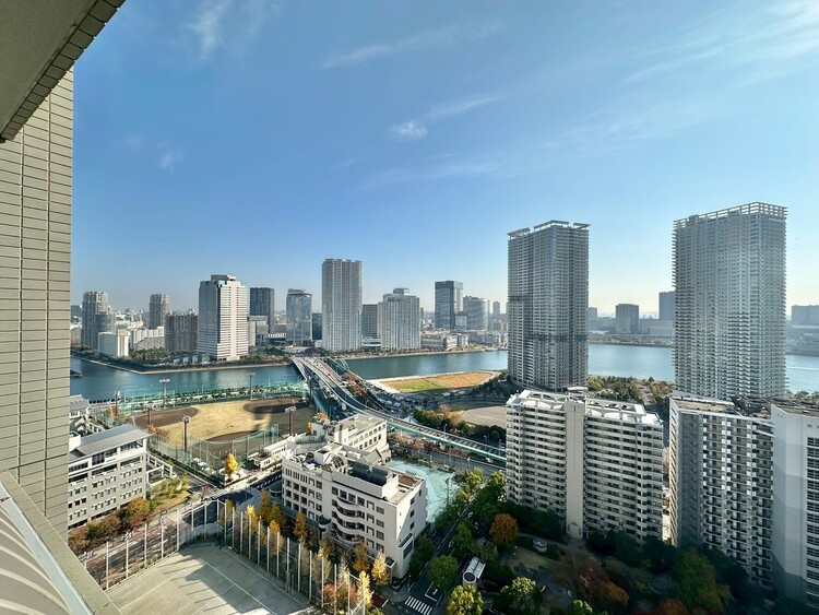 バルコニー 頬をなでる、優しい風を感じることが出来ます。