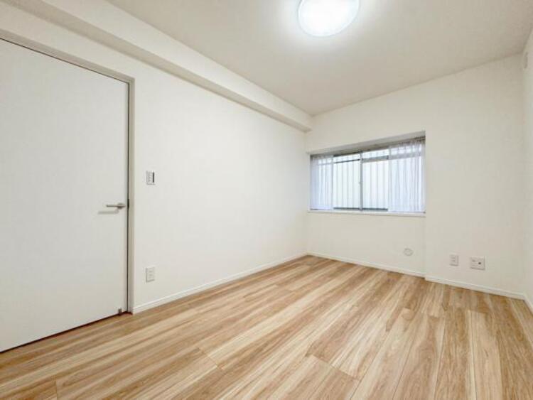 内装 居室はひとり時間を過ごせる安らげるお部屋として活用できます！収納スペースあり！荷物が多くても十分！！ベッドや勉強机、テレビなどを置きたい場合におすすめ！！過ごす時間が長くてもゆったり過ごせそうですね！