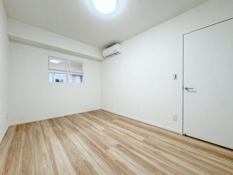 内装 自分の時間を充実させながら心豊かにできるプライベート空間！！穏やかな寛ぎを届ける仕様のゆとりある居室。個室のお部屋が欲しいという要望に応える設計で、過ごす時間が長くてもゆったり落ち着いて過ごせそう！！