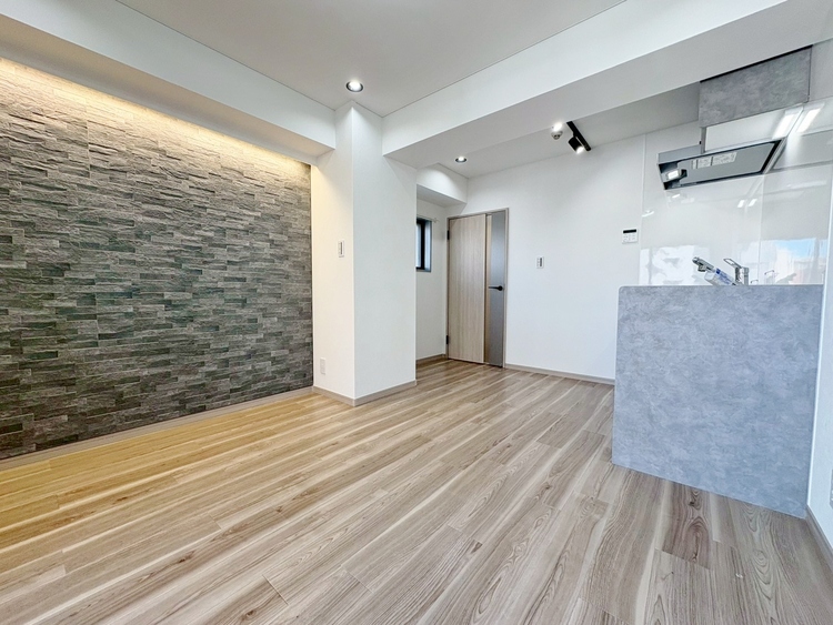 居間 居心地の良い空気感は、暮らしのステージを彩り、心からのやすらぎと満足感を与えてくれます。