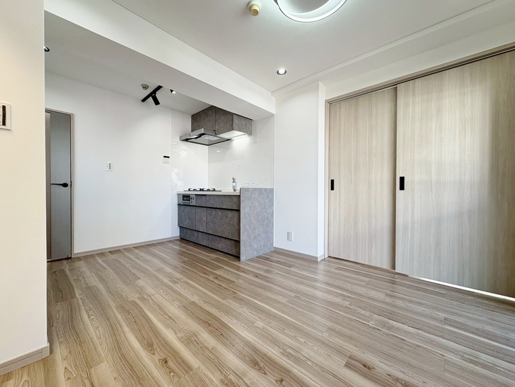 居間 飾り過ぎないシンプルな内装と偏り過ぎないデザインで統一しました。