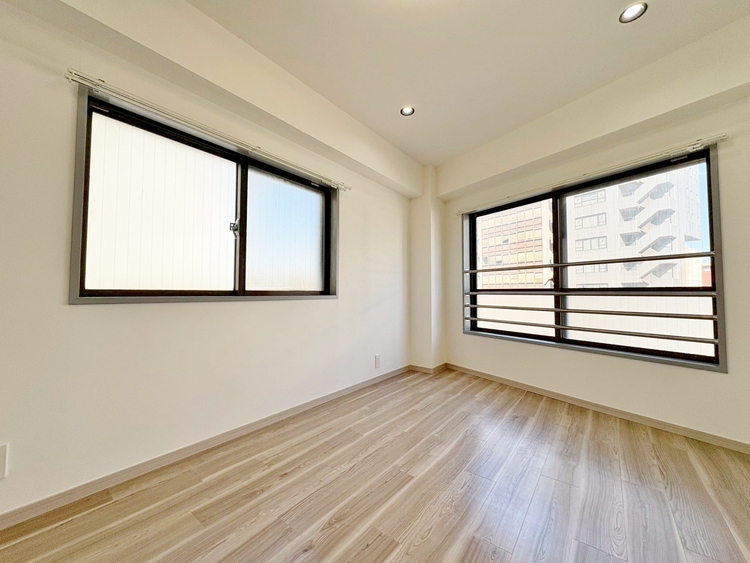 寝室 ベッドも十分に設置するスペースがあります。