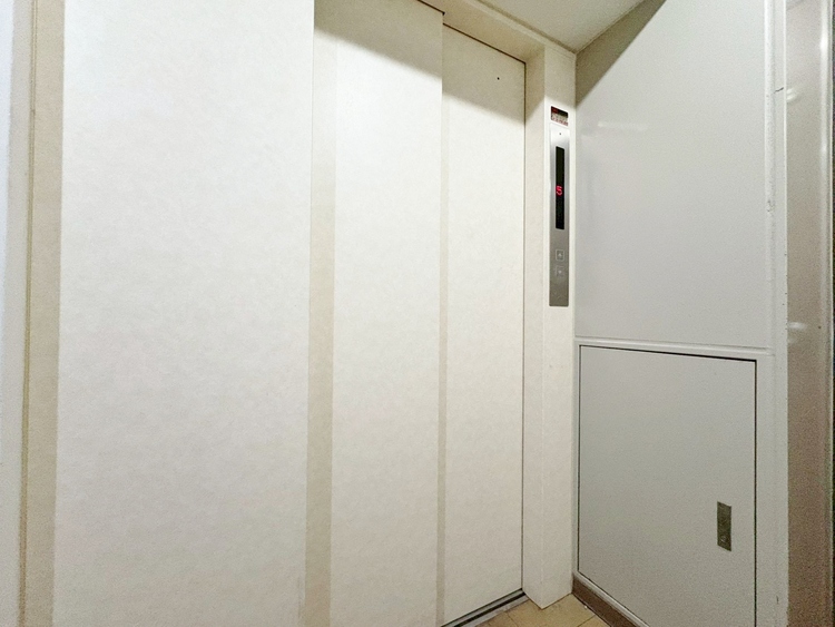 設備 エレベーターの管理も、きちんと行き届いてます。