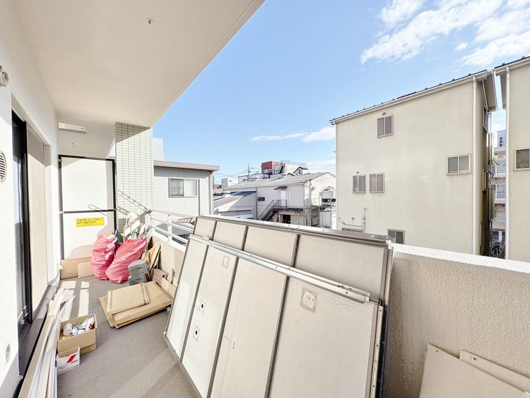 バルコニー 暮らしの中で、光と風を演出してくれるバルコニー。