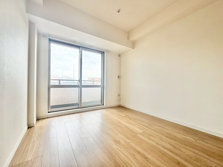 寝室 ベッドも十分に設置するスペースがあります。