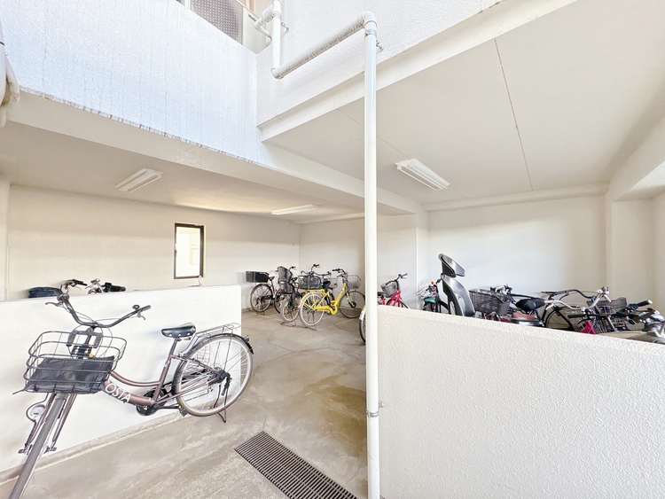 設備 きちんと整備された駐輪場。住む方の心遣いが感じられます。