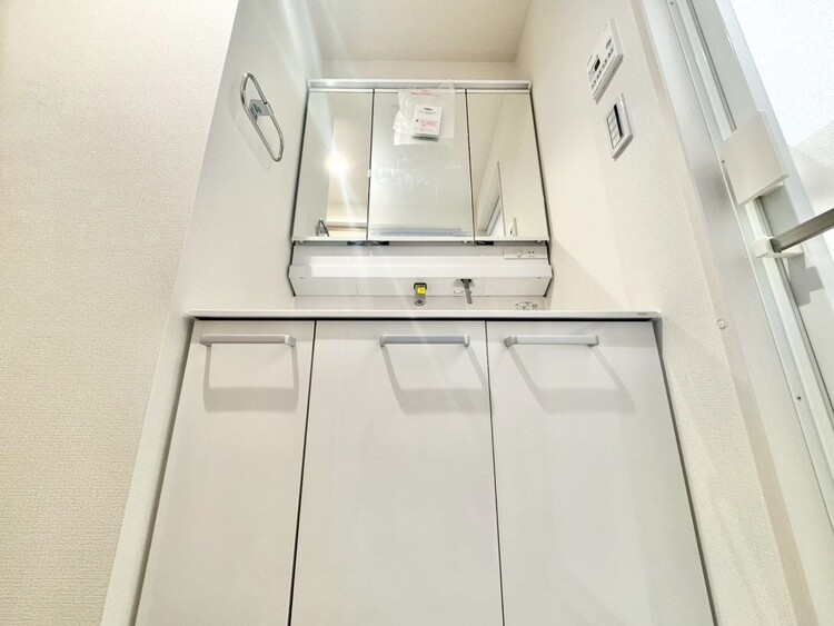 洗面 何かと物が増える場所だからこそ、スッキリと見映えの良い空間に。