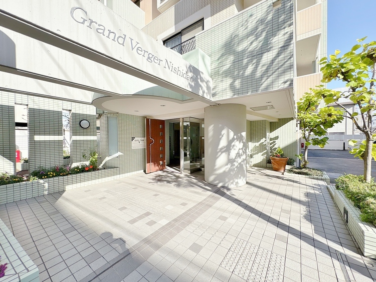 エントランス 外と内をつなぐエントランスは、まさに顔となる場所。