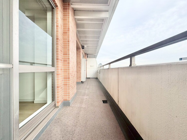 バルコニー 暮らしの中で、光と風を演出してくれるバルコニー。