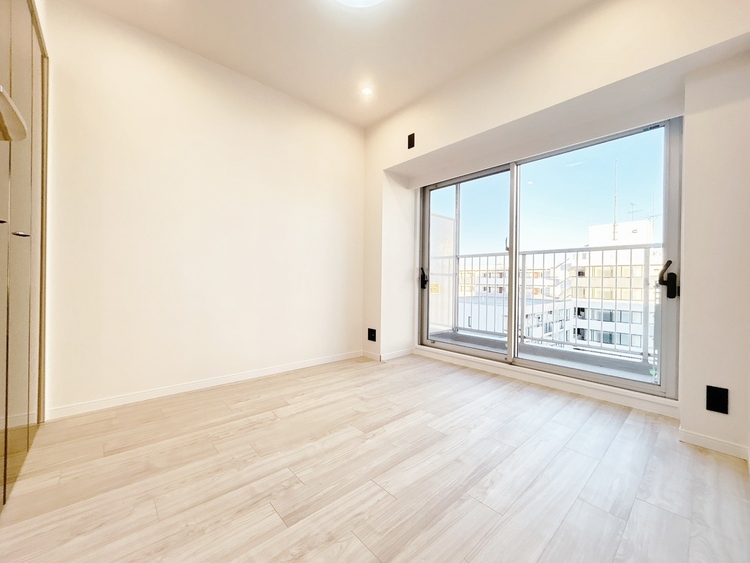 寝室 ベッドも十分に設置するスペースがあります。