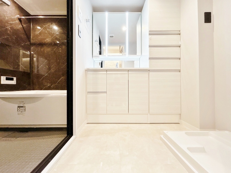 洗面 清潔感と心地よさを重視した、上質感漂うパウダールーム。