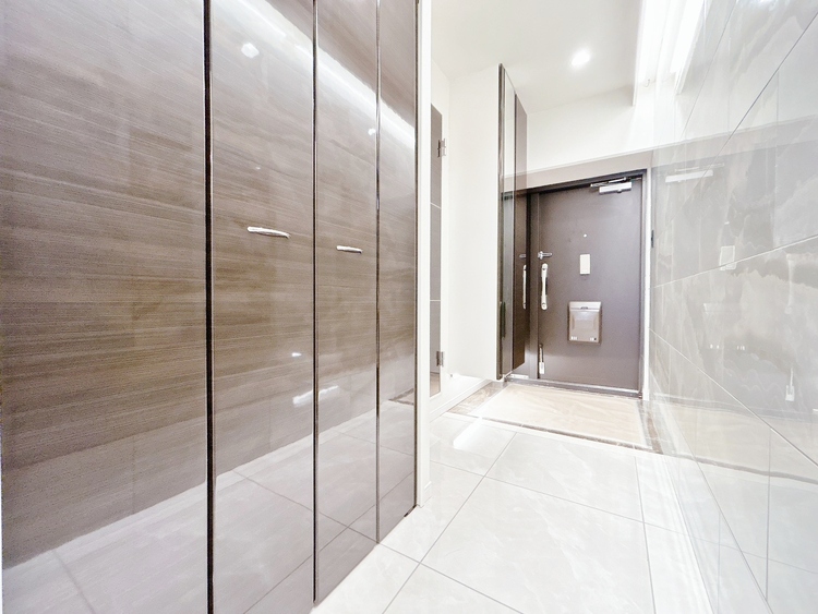 玄関 シューズボックスを完備した玄関です。