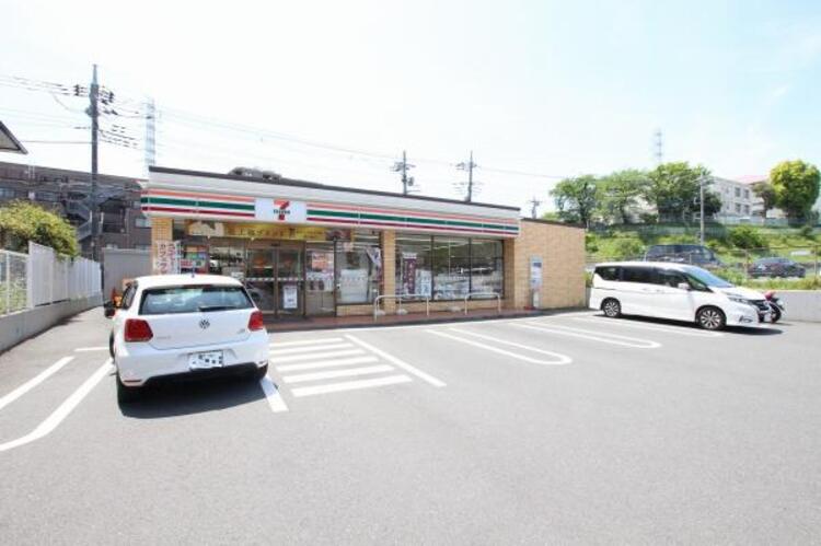 周辺 セブンイレブン横浜榎が丘店まで約570ｍ