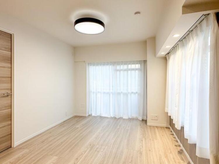 居間 光と風があふれる開放的なリビングダイニングには自然と家族みんなが集まってきます。