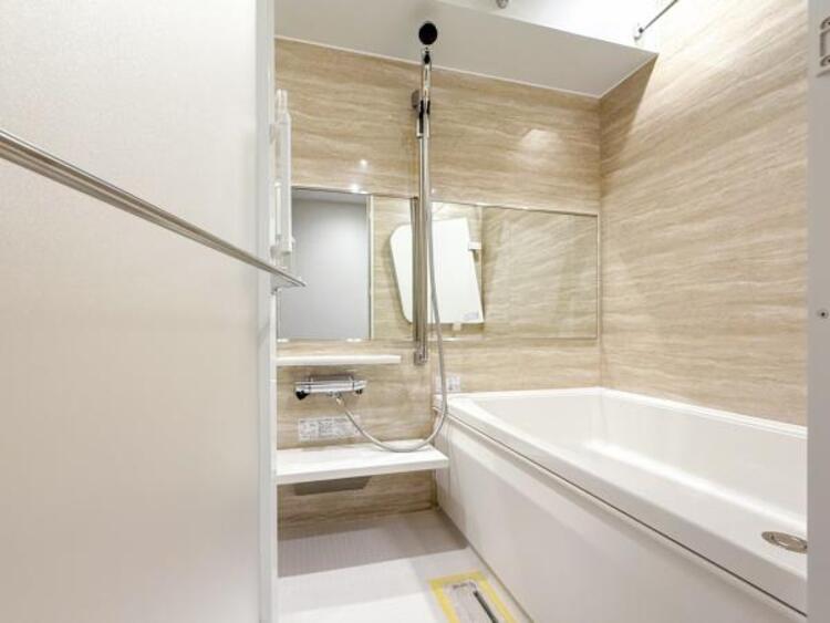 風呂 １日の疲れを癒してくれる広々とした浴室は癒しの空間としてカスタマイズが可能です。