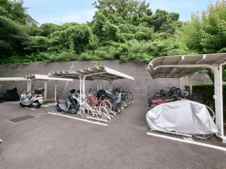 その他 屋根付き駐輪場のため雨の日も安心です。