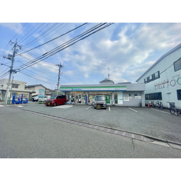 周辺 ファミリーマート(約218m)