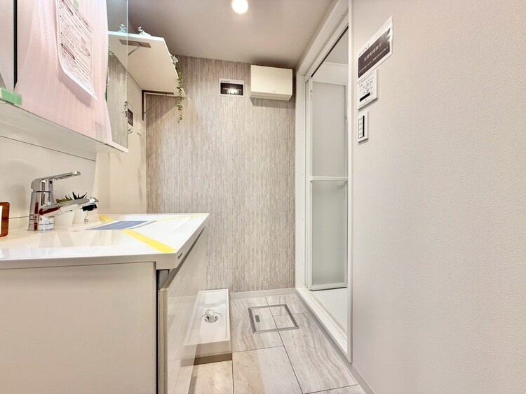 その他 十分な広さの脱衣所。