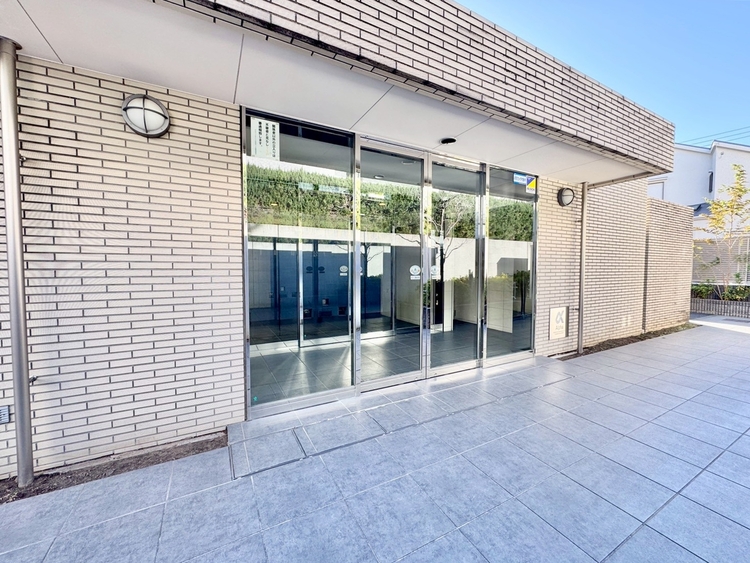 その他 上質感漂う玄関アプローチです。