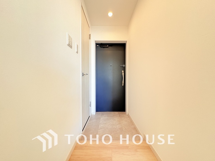 玄関 飾り過ぎないシンプルな内装の玄関